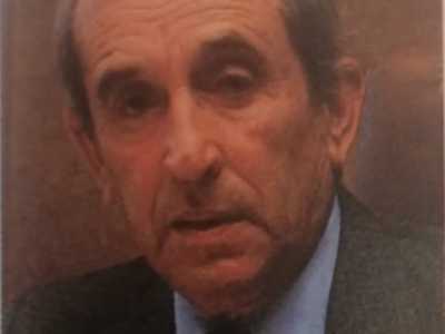 I proprietari aspettavano soltanto una buona occasione per liberarsi di quello che veniva considerato un �impiccio�. A intervenire fu l'imprenditore Stefano Romanazzi, il quale intuendo un possibile affare, rilev� l�immobile dal Banco di Napoli con l�idea di abbatterlo per costruirci al suo posto un nuovo edificio (foto presa dal libro La Gazzetta del Mezzogiorno 1887 - 1987)